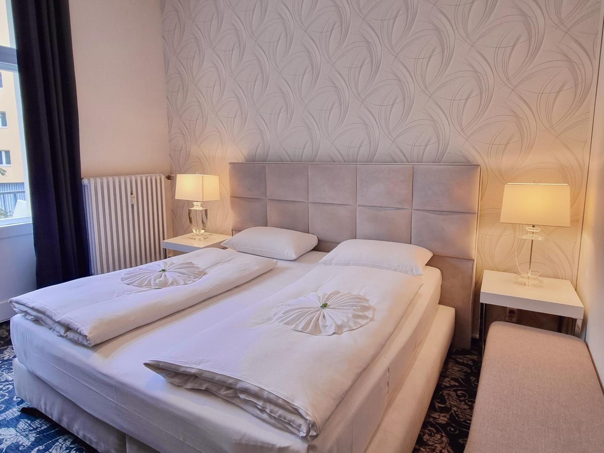 Deluxe Double Room with Balcony,1706775987:JPEG